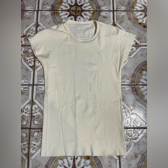 Lululemon Top Bundle 🍋 - Picture 9 of 11